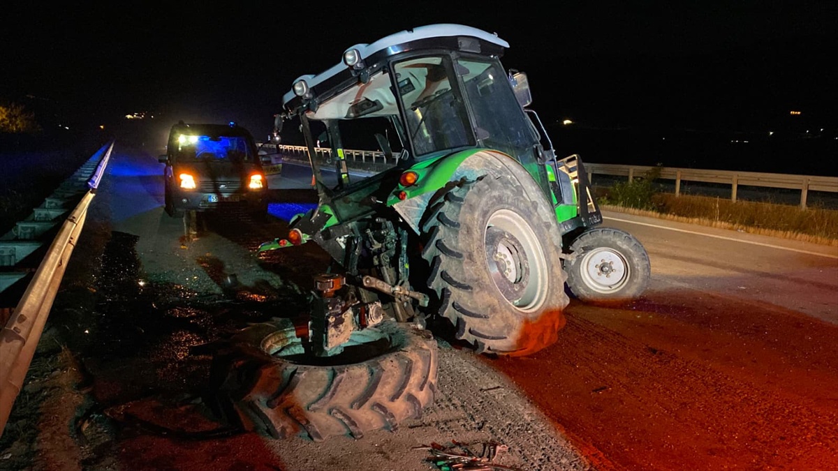 Erbaa'da Traktör ile Cip Çarpıştı: 3 Yaralı