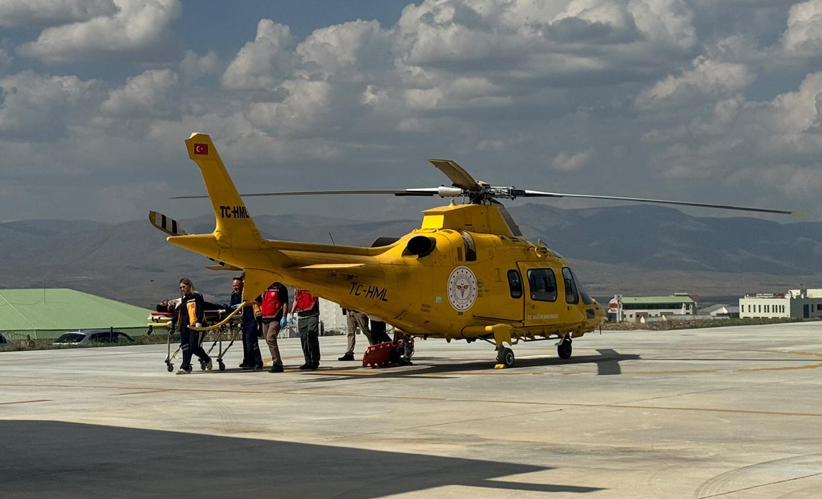 Traktör Devrildi: 19 Yaşındaki Genç Hastaneye Kaldırıldı
