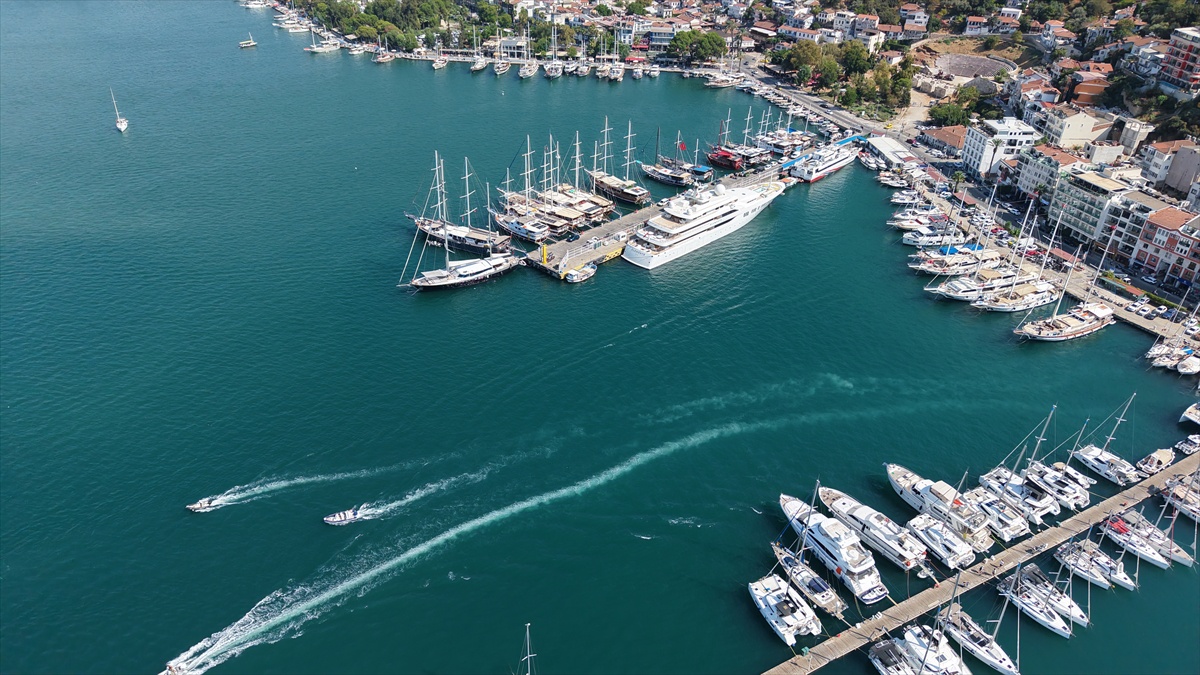 Lüks 'Elements' Yatı Fethiye'de Yakıt İkmalinde