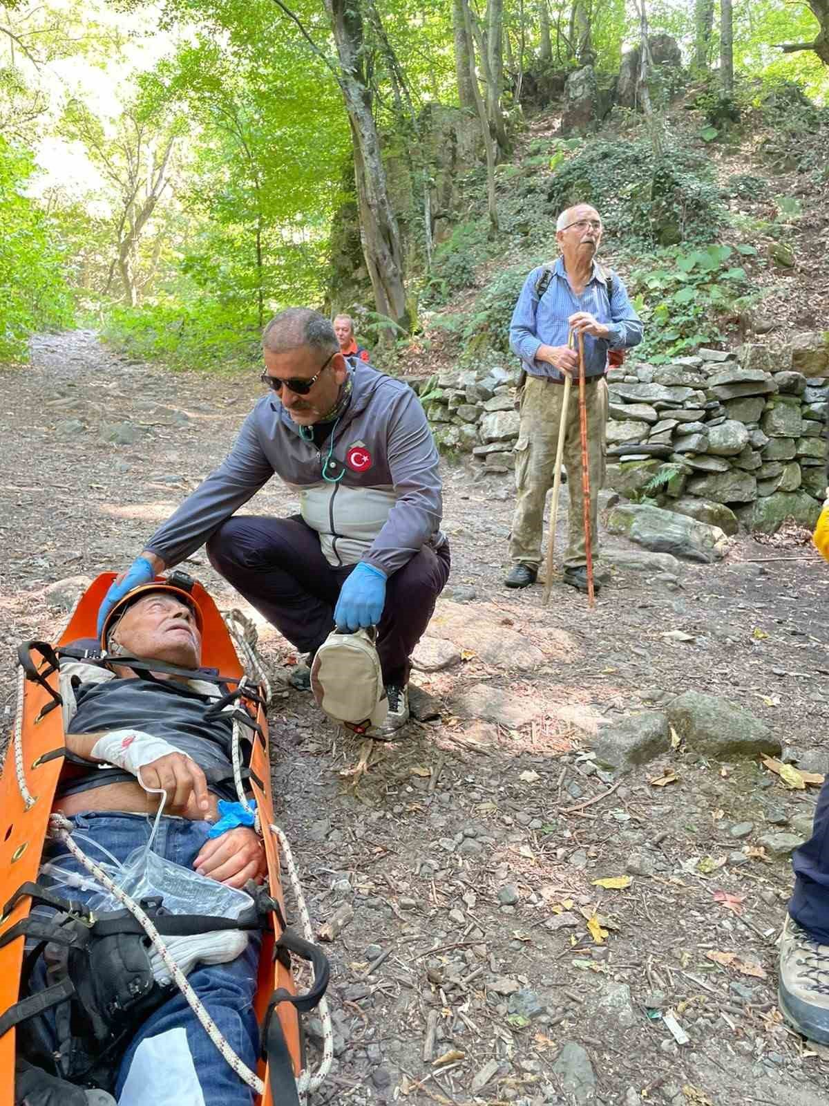 Uludağ'da Ayağı Kırılan Yaşlı Adam Kurtarıldı