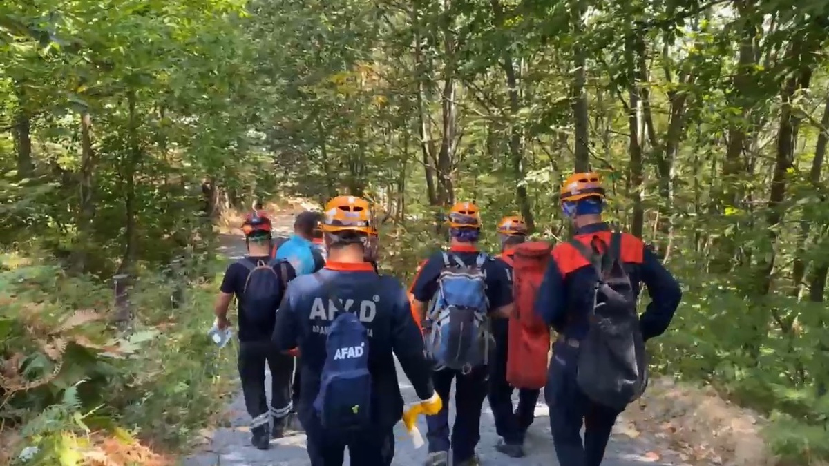 Uludağ Eteklerinde Mahsur Kalan Yaşlı Adam Kurtarılıyor