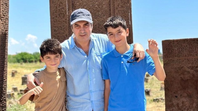 Vadi'nin Polat Alemdar'ı Necati Şaşmaz, çocuklarıyla birlikte Ahlat’ı gezdi