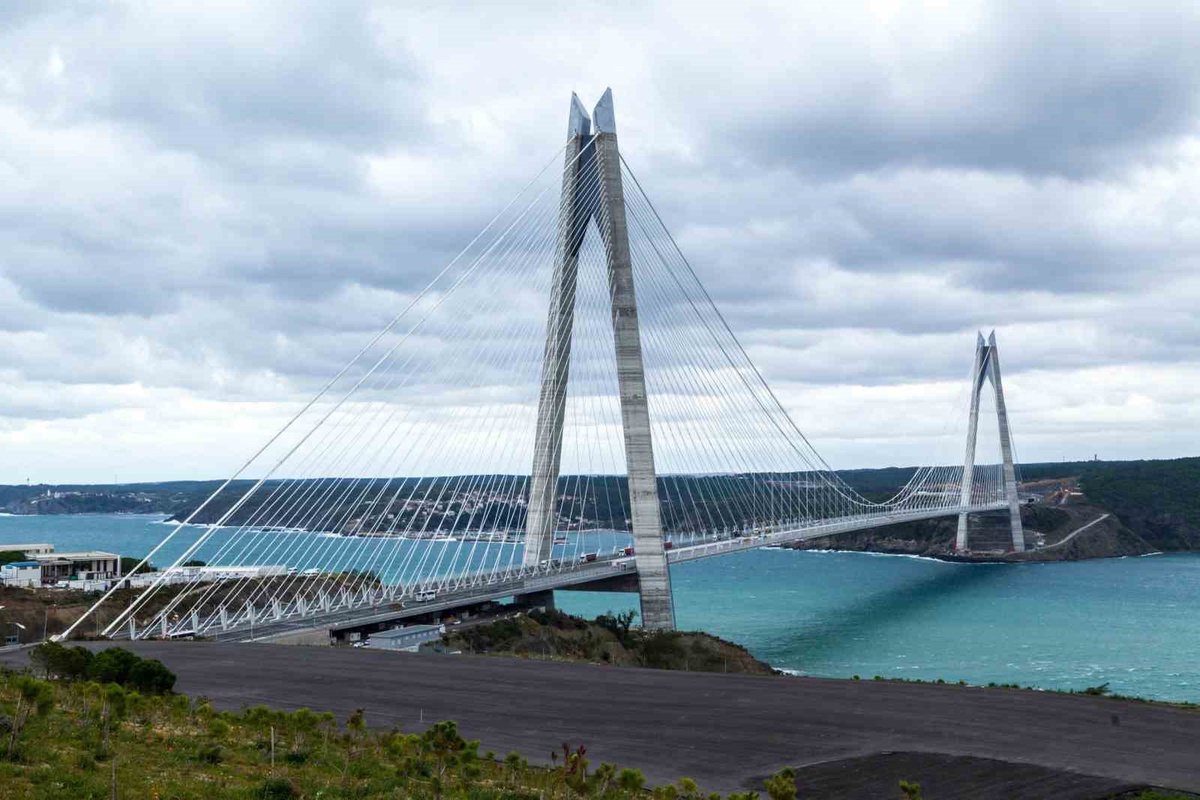 Yavuz Sultan Selim Köprüsü'nden 10 yılda 47 milyon araç geçti