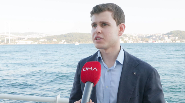 YKS'de Türkiye birincisi olan 3 öğrenciye Togg hediye edildi