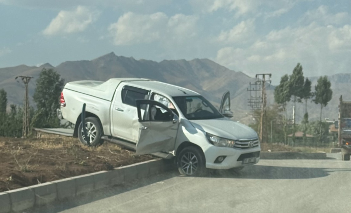 Yüksekova'da Trafik Kazası: 4 Yaralı