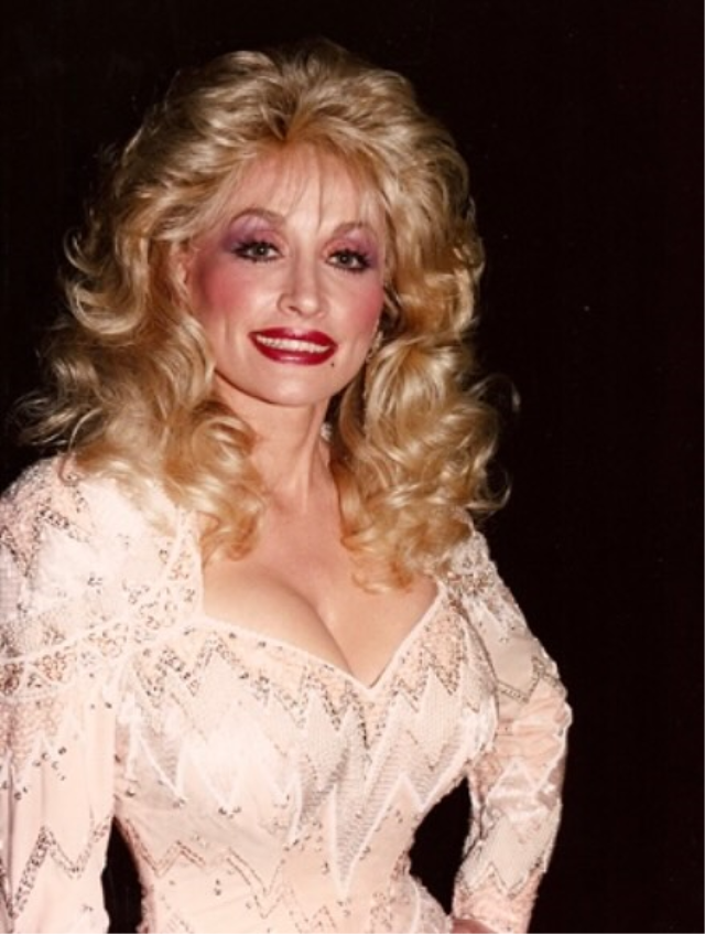 Dolly Parton’ın ölümü sonrası ABD’de bayraklar yarıya indirildi