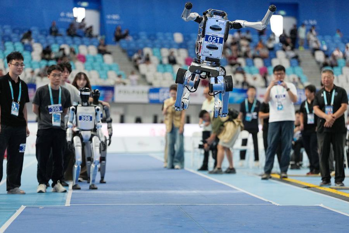 İnsansı Robotlar Beijing'de Yarıştı