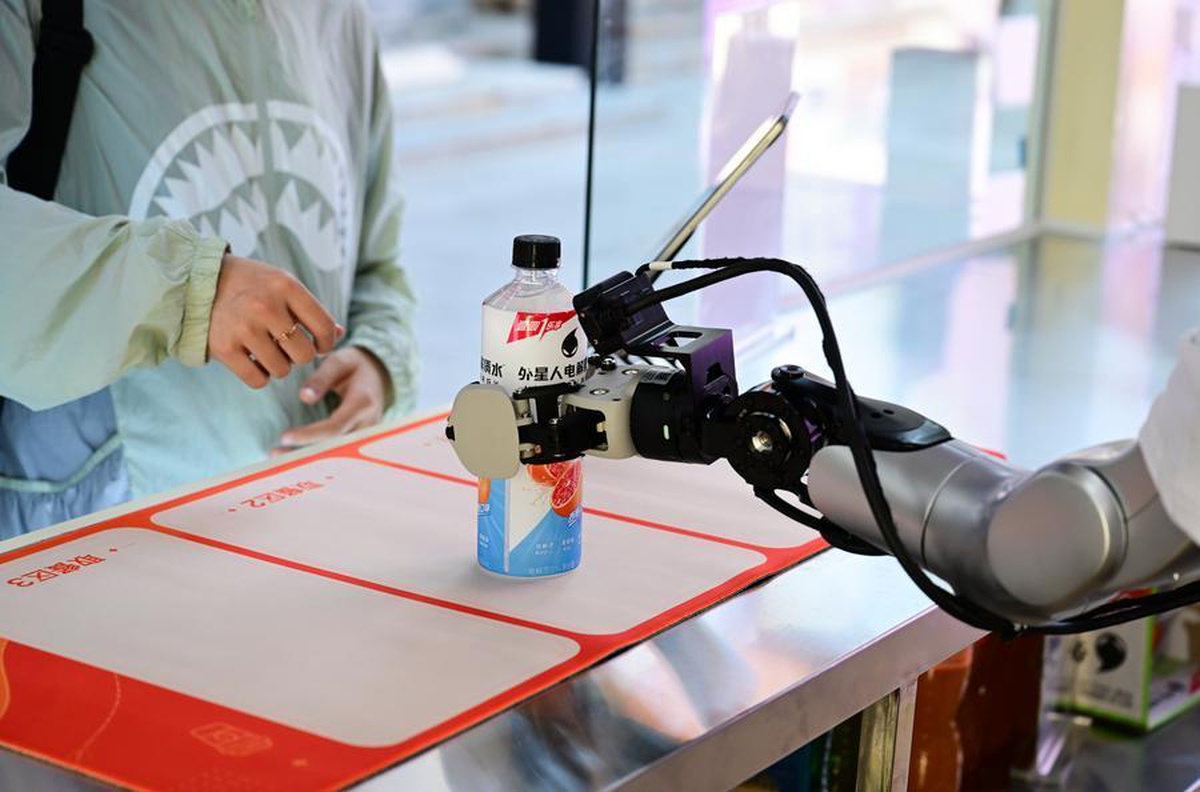 Hefei'de Robot Satış Görevlileri Hizmete Girdi