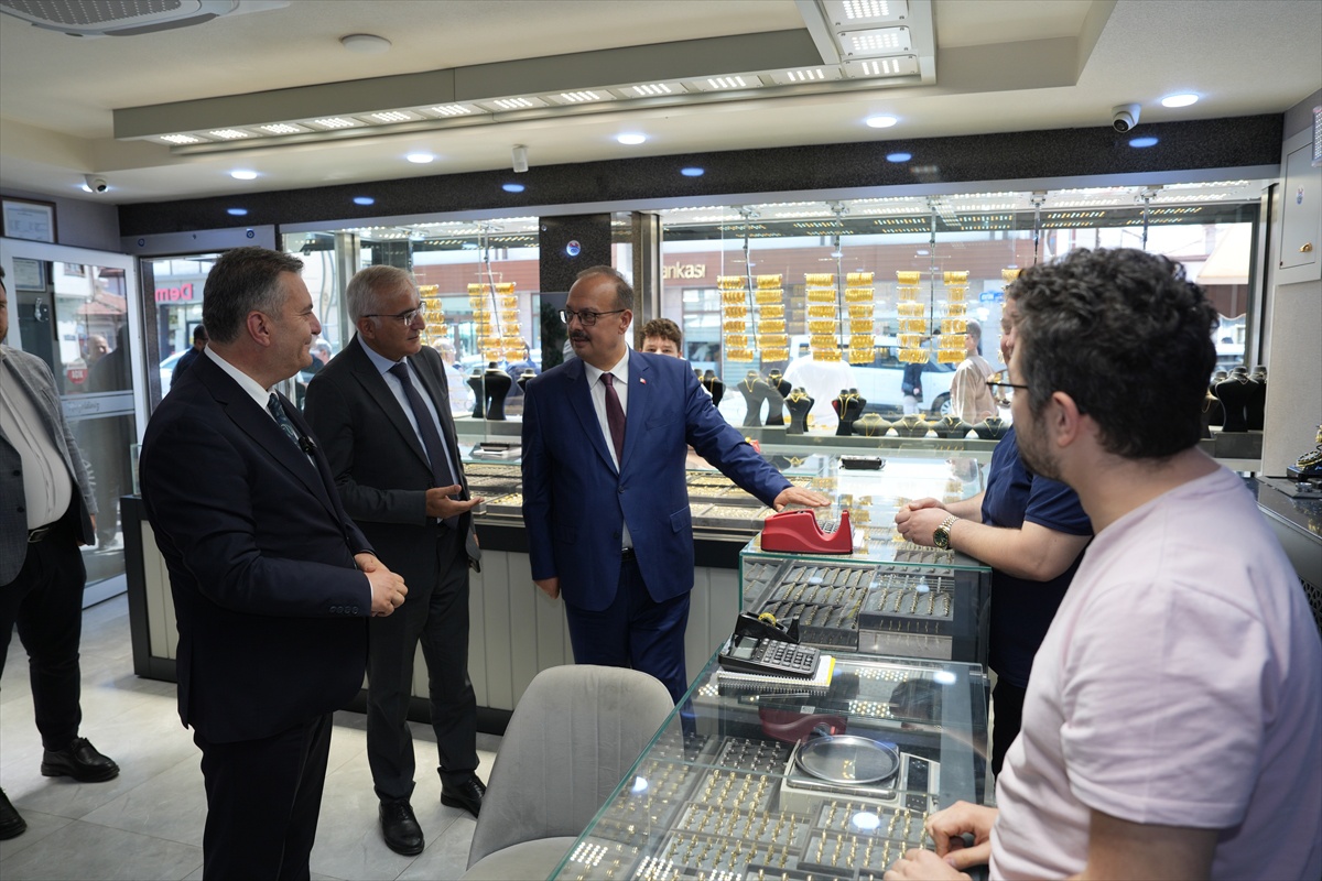 Vali Canbolat Çubuk'ta Esnafla Buluştu