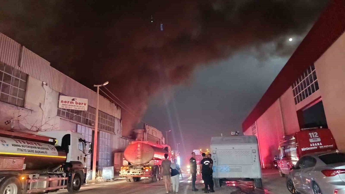 Adana'da Fabrika Yangını