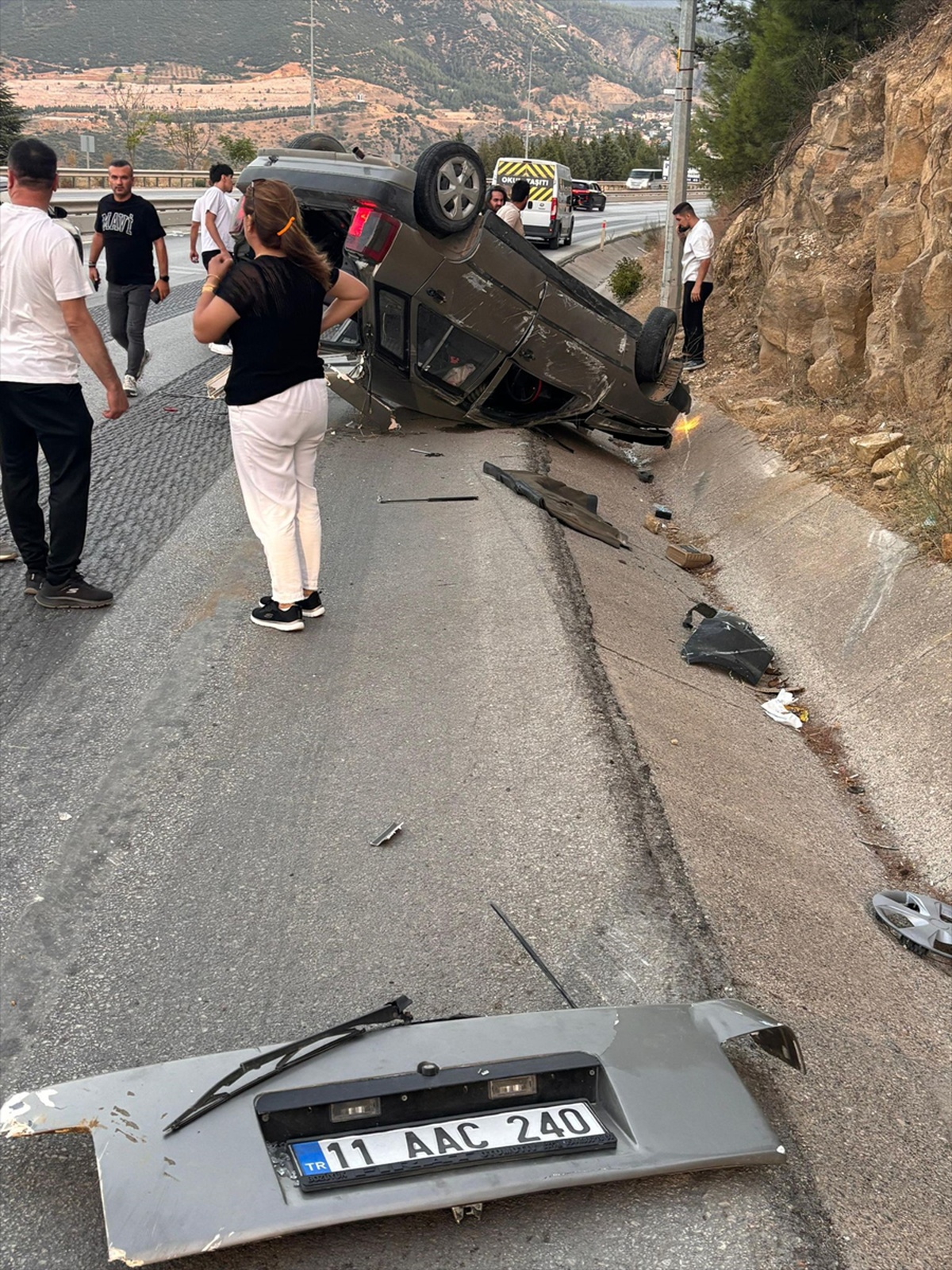 Bilecik'te Otomobil Devrildi, Sürücü Yaralandı