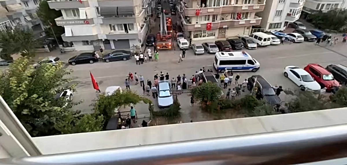 Gemlik'te Yangın, Mahsur Kalanlar Kurtarıldı