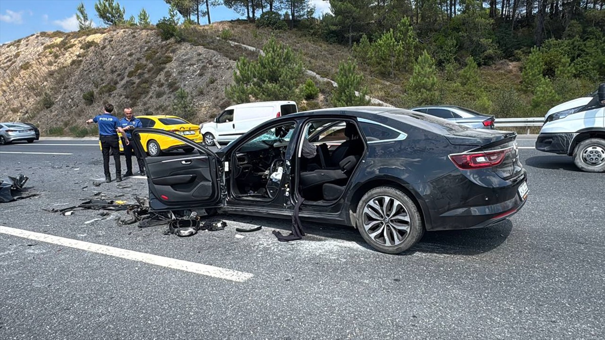 Çekmeköy\'de Trafik Kazası: 2 Yaralı