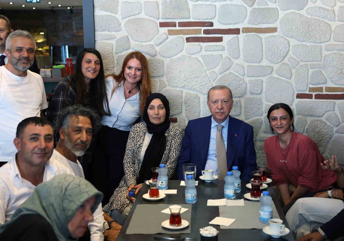 Erdoğan Çengelköy'de esnaf ve vatandaşlarla buluştu