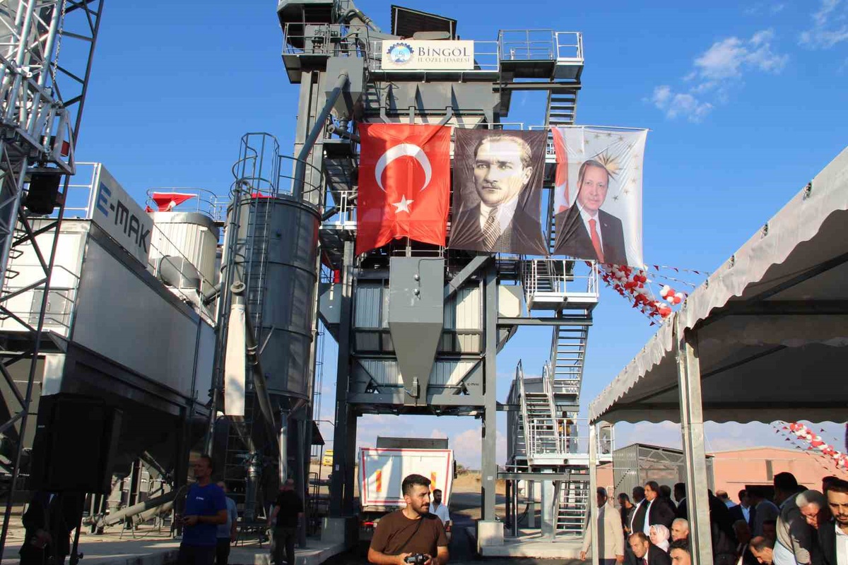 Bingöl'e saatte 260 ton kapasiteli asfalt plenti
