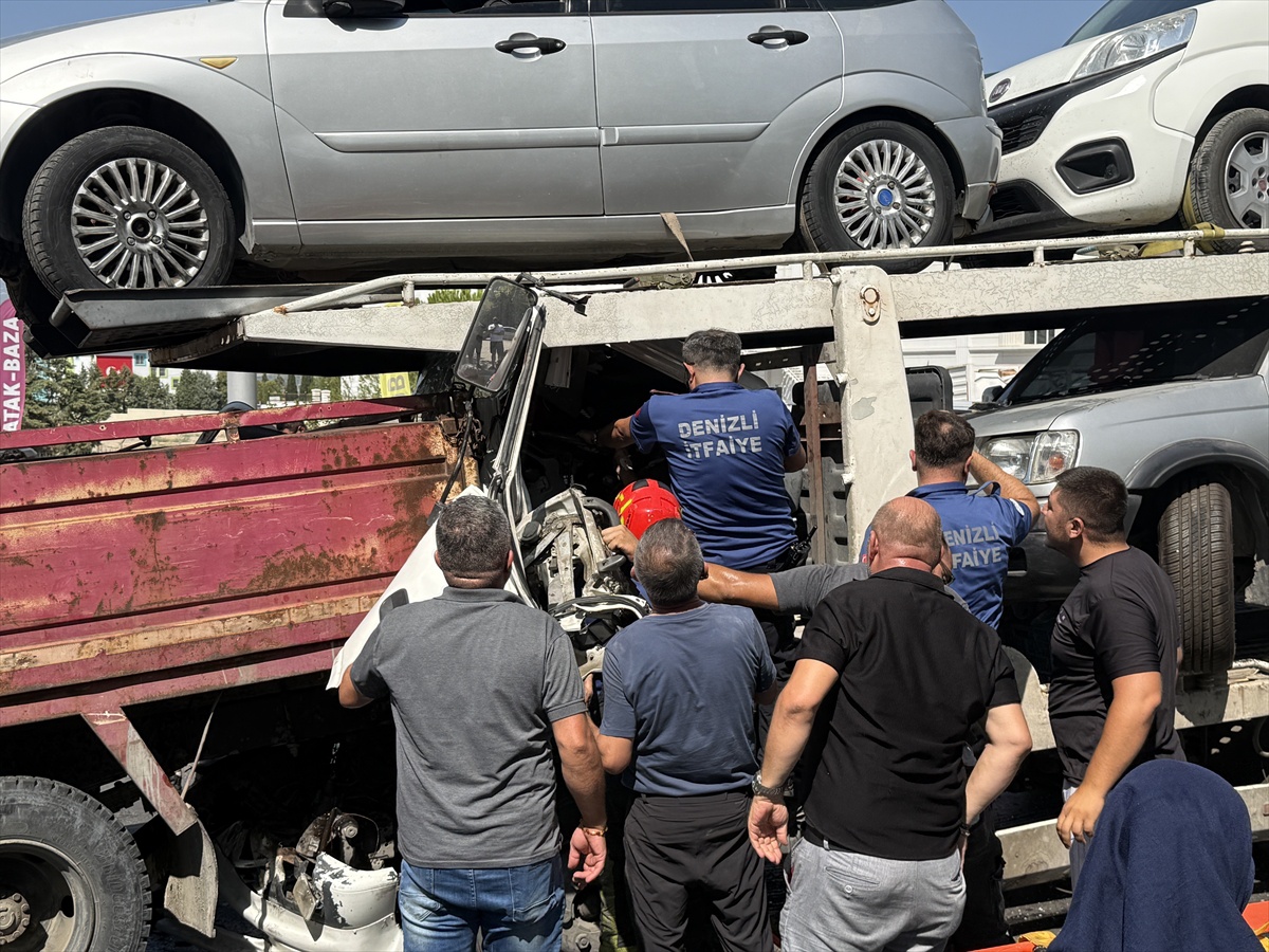 Pamukkale'de Trafik Kazası: Sürücüler Yaralı