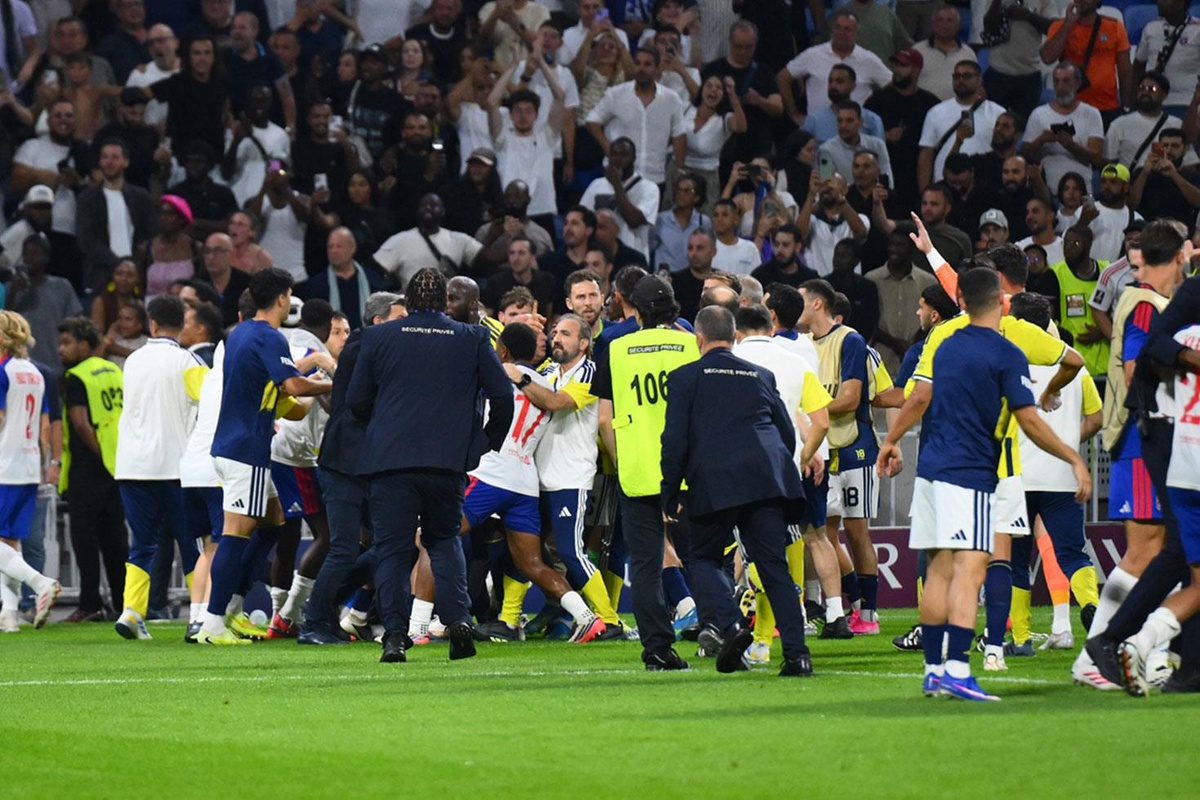 Fenerbah&ccedil;e Lyon'u sadece Şampiyonlar Ligi'nden etmedi! Fransız ekibinde b&uuml;y&uuml;k kriz
