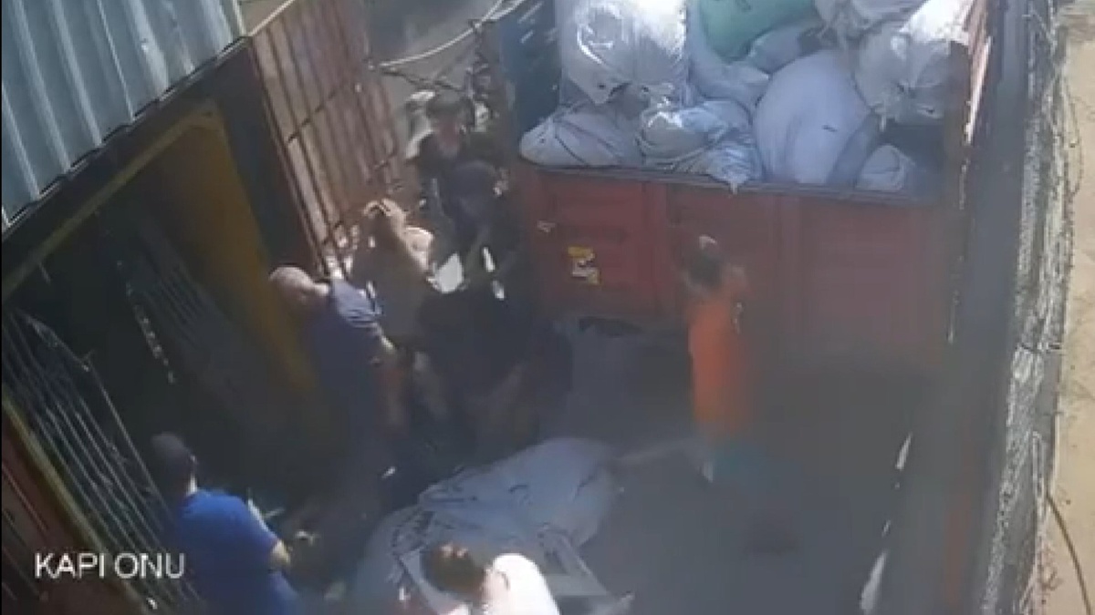 Gaziosmanpaşa'da Yük Asansörü Düştü: Bir İşçi Ağır Yaralandı
