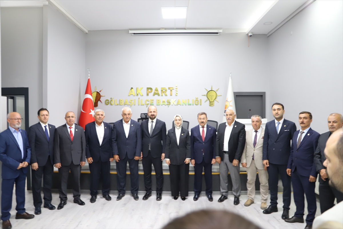 Gölbaşı'nda 6 CHP'li meclis üyesi AK Parti'ye geçti