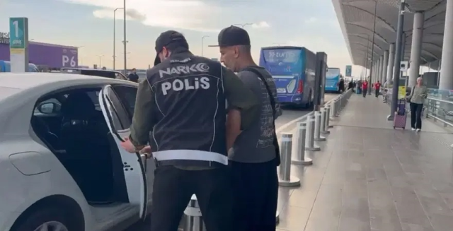 Gözaltına alınan Manifest grubunun menajeri Tolga Akış'ın evinden servet çıktı