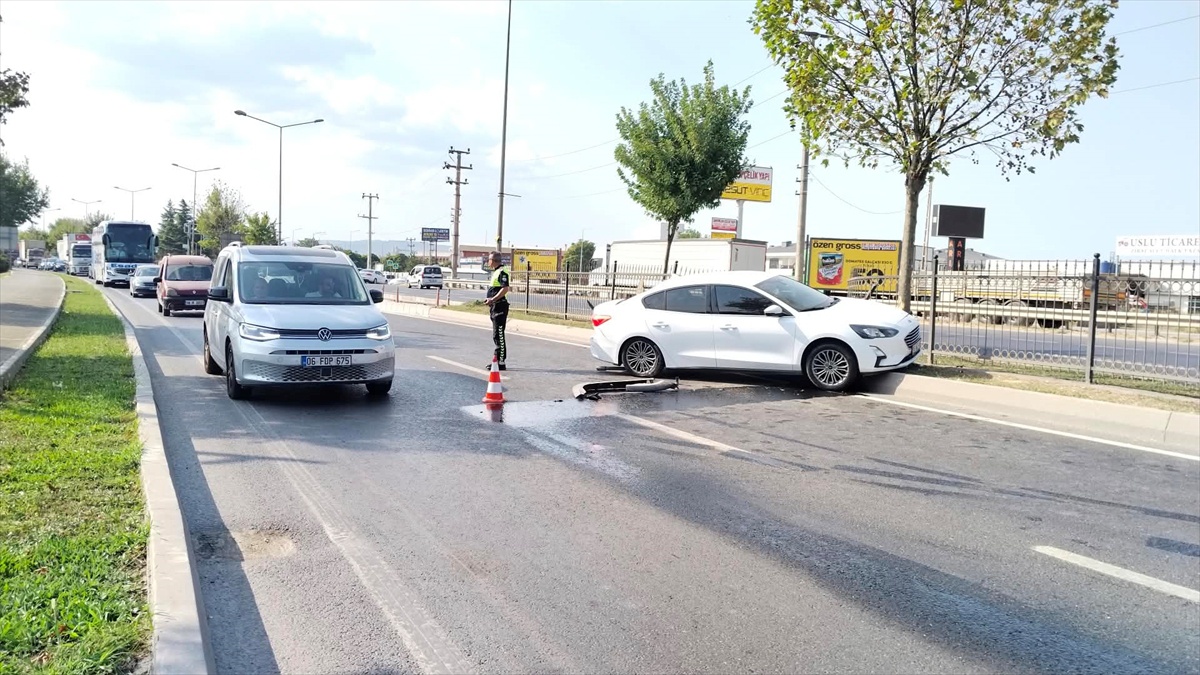 İnegöl'de Trafik Kazası: Sürücü Yaralandı