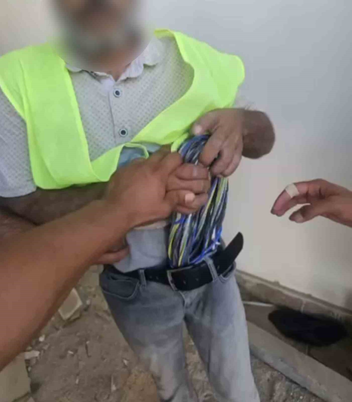 Hırsız İnşaat İşçisi Kılığıyla Yakalandı