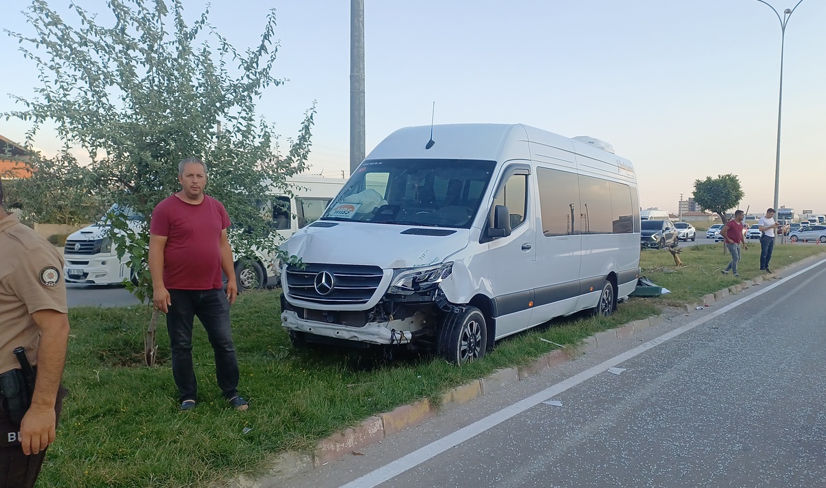 Aksaray'da Minibüs Kazası: 6 Yaralı