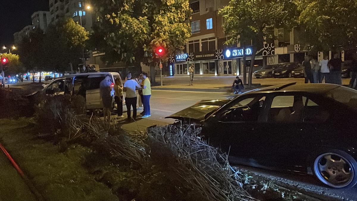 Kayseri'de Trafik Kazası: 3 Yaralı