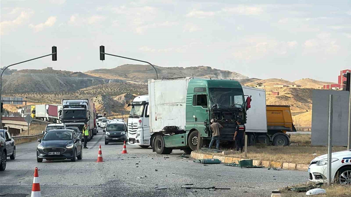 Kırıkkale'de Zincirleme Kaza: 1 Yaralı