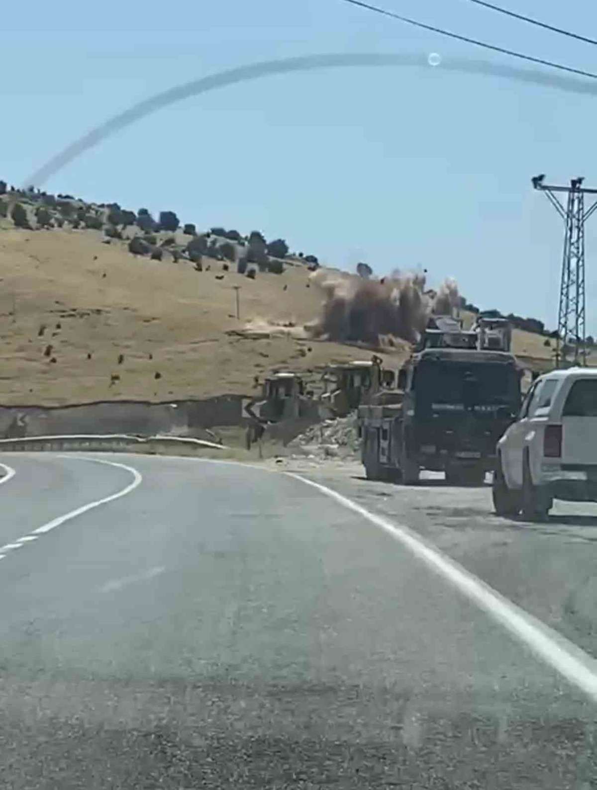 Adıyaman'da Yol Çalışması Yangın Çıkardı