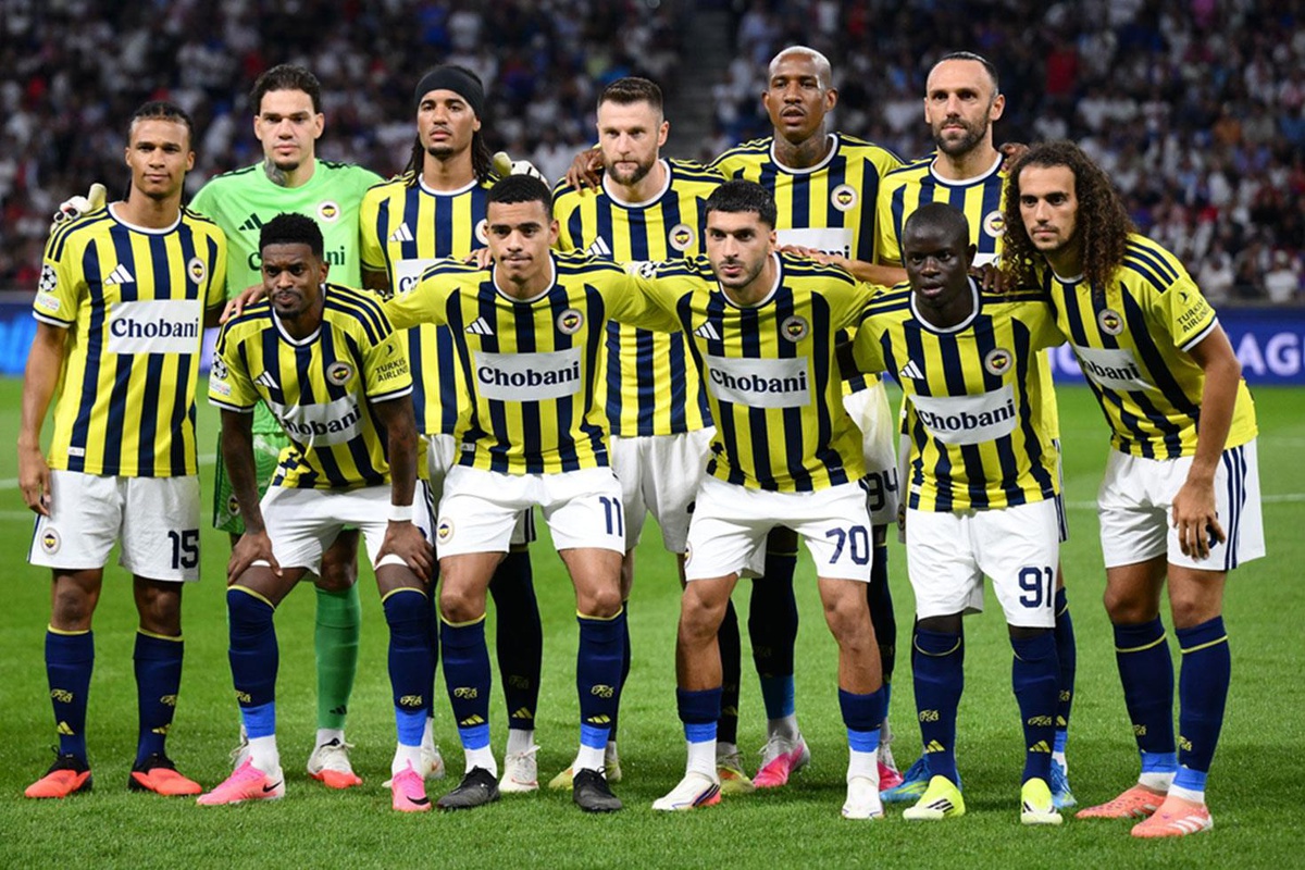 Lyon maçı biter bitmez Fenerbahçe\'den flaş paylaşımlar