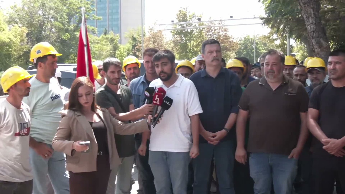 Maden İşçileri Bakanlık Önünde Eylemde