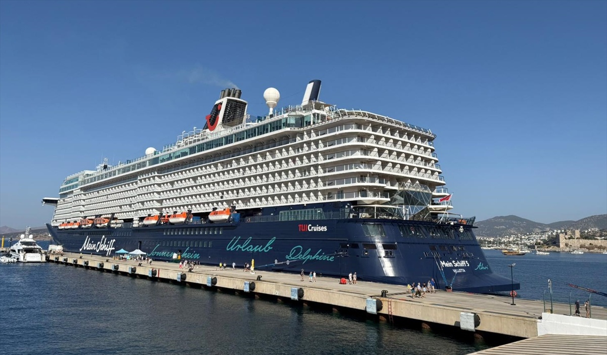 Bodrum'a Mein Schiff 5 Kruvaziyeri Geldi