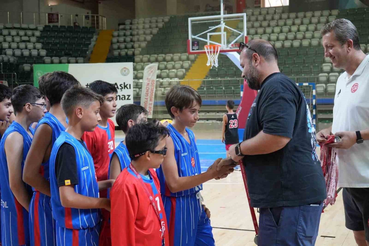 Menteşe'de Zafer Bayramı Basketbol Turnuvası Coşkuyla Tamamlandı