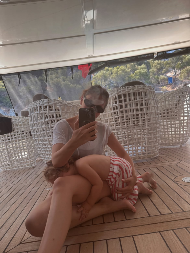 Mutlu aile tablosu! Neslihan Atagül ve Kadir Doğulu'dan tatil pozları