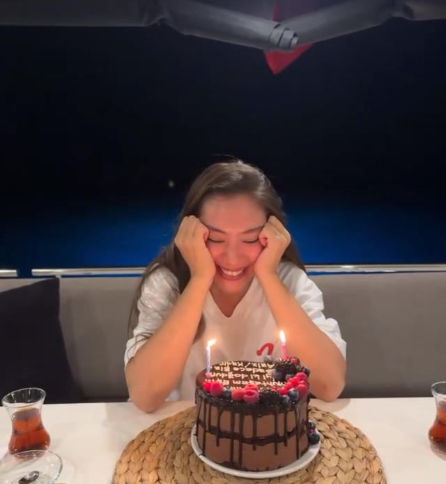 Mutlu aile tablosu! Neslihan Atagül ve Kadir Doğulu'dan tatil pozları