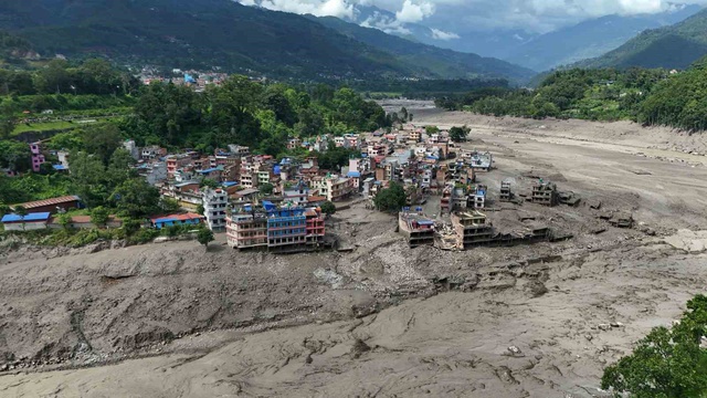 Nepal'deki selde hayatını kaybedenlerin sayısı 332'e çıktı