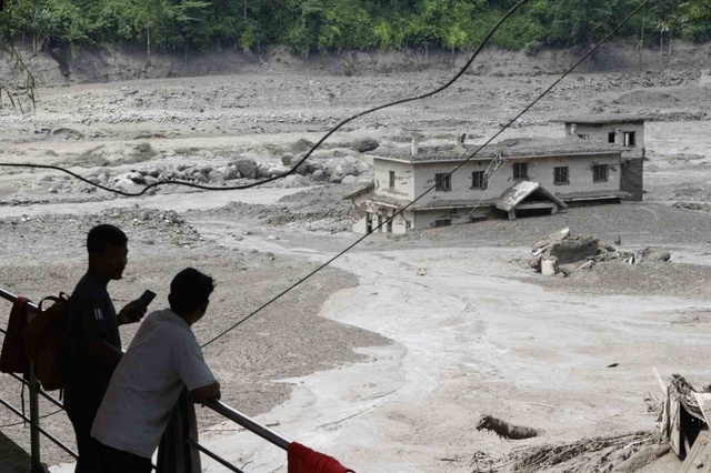 Nepal'deki selde hayatını kaybedenlerin sayısı 270'e çıktı