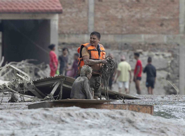 Nepal'deki selde hayatını kaybedenlerin sayısı 270'e çıktı