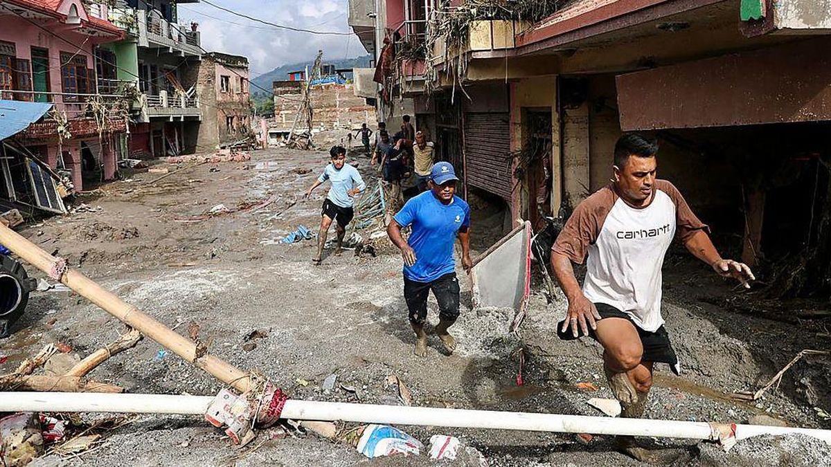 Nepal'de Buzul Çökmesi Sonucu Sel Felaketi