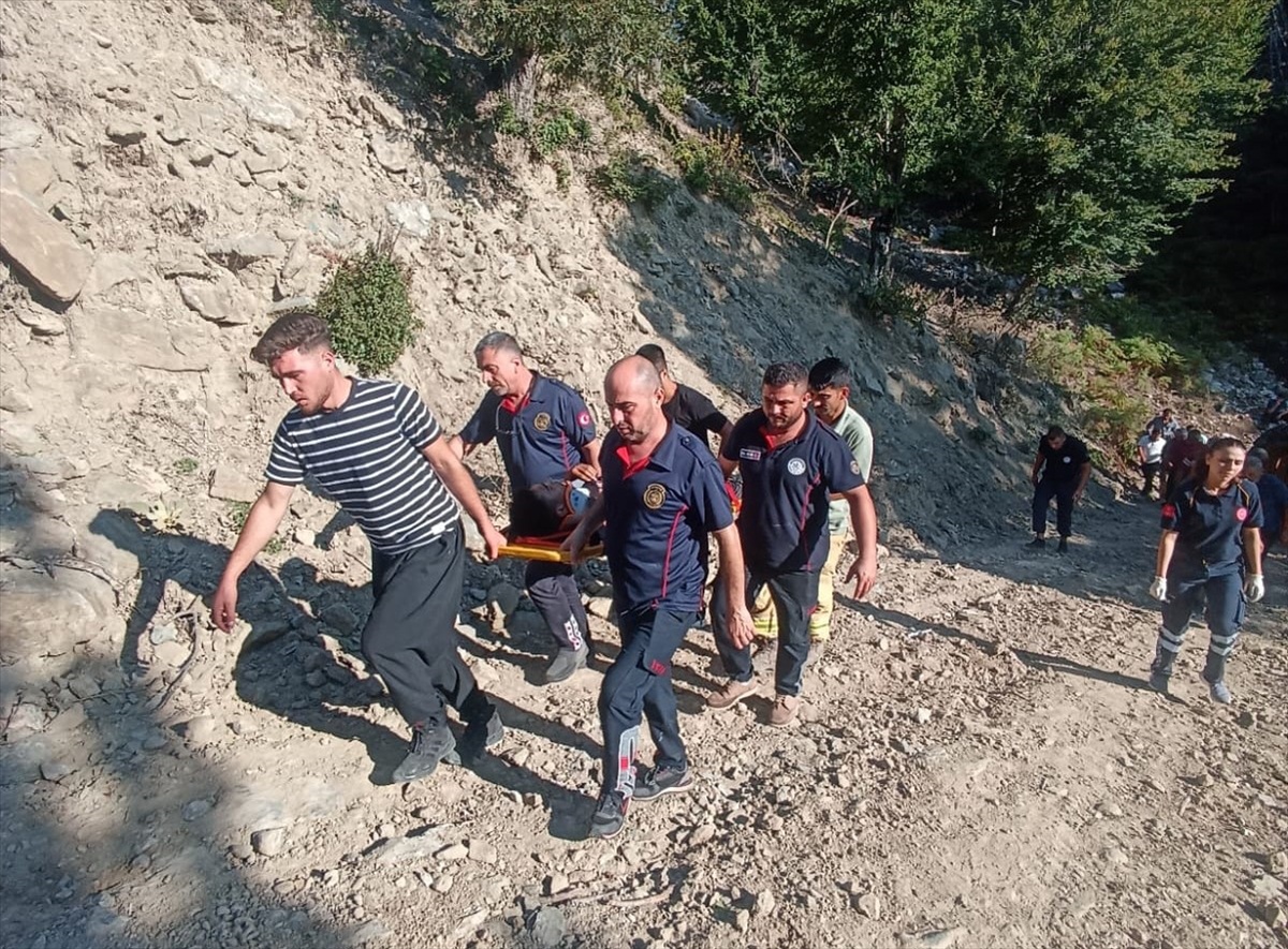 İş Makinesi Devrildi: Operatör Yaralandı