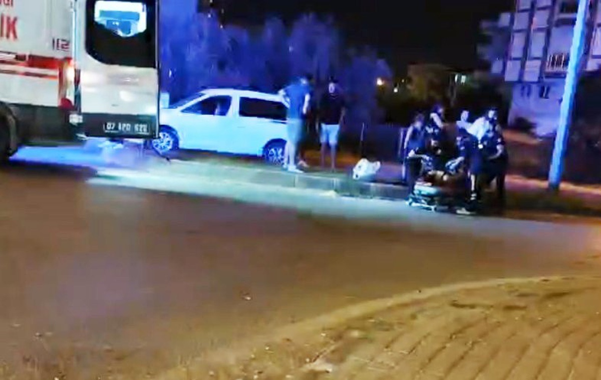 Antalya'da Motosiklet-Otomobil Kazası: 1 Yaralı