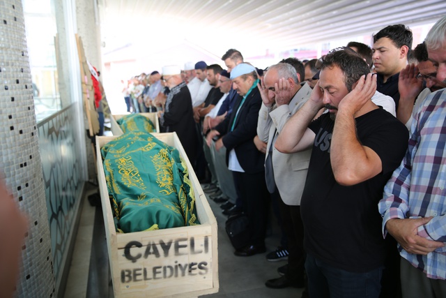 Denizde boğulan iki kardeş son yolculuğuna uğurlandı! Ortaya çıkan detay kahretti