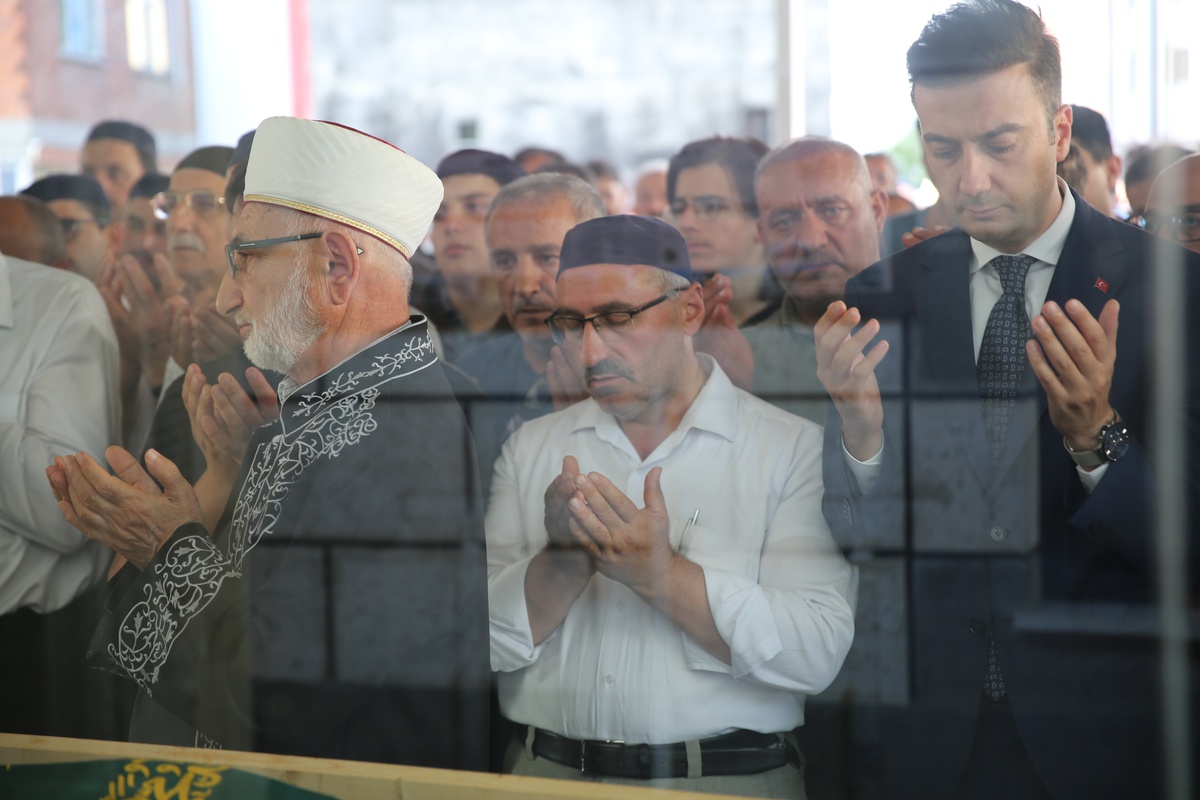 Denizde Boğulan İki Kardeş Son Yolculuğuna Uğurlandı