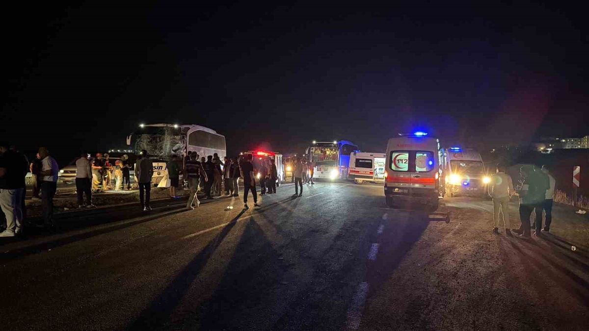 Ahlat Dönüşü Otobüs Kazası: 13 Yaralı