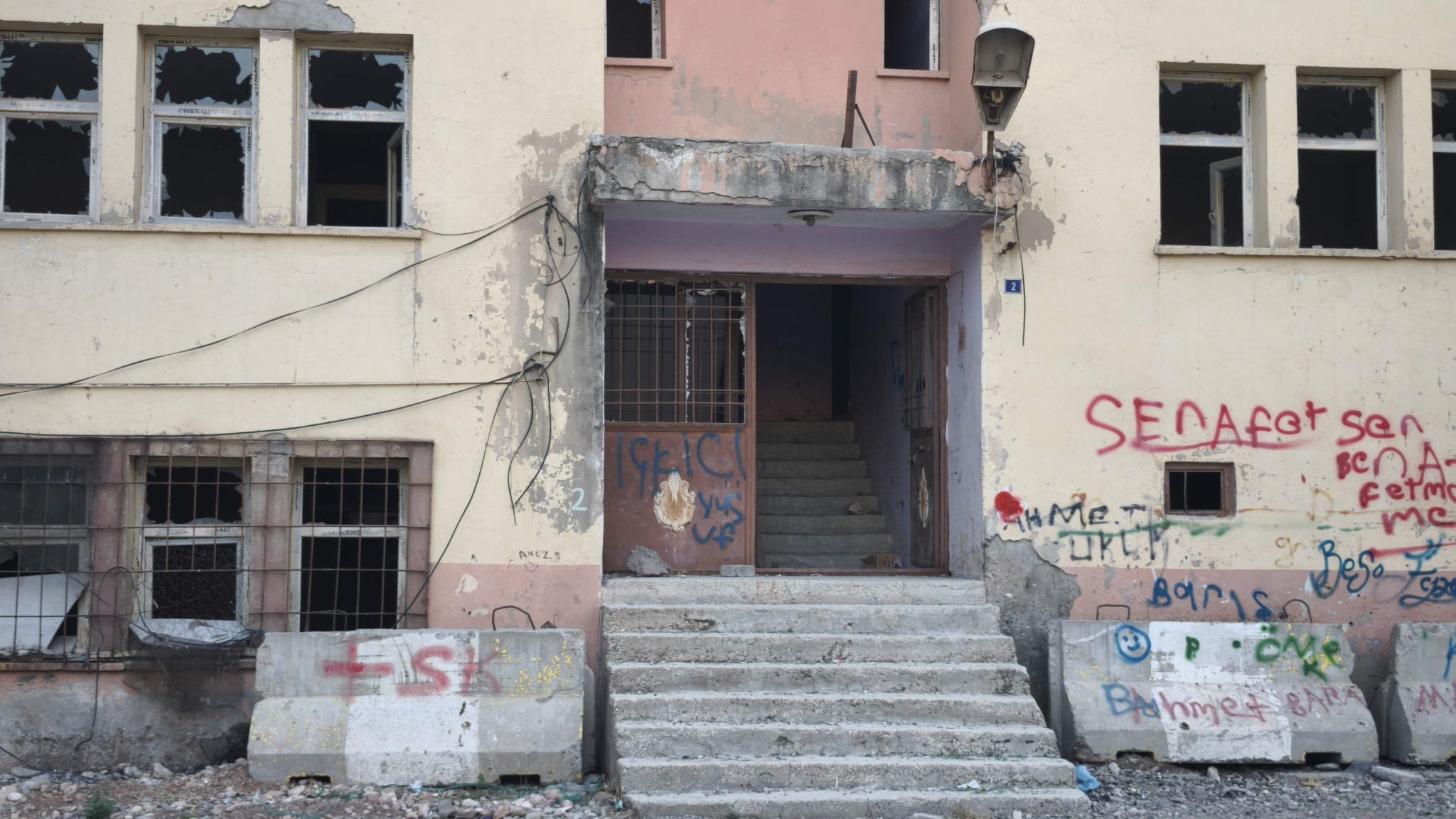 Silopi'de Eski Polis Lojmanları Yıkılıyor