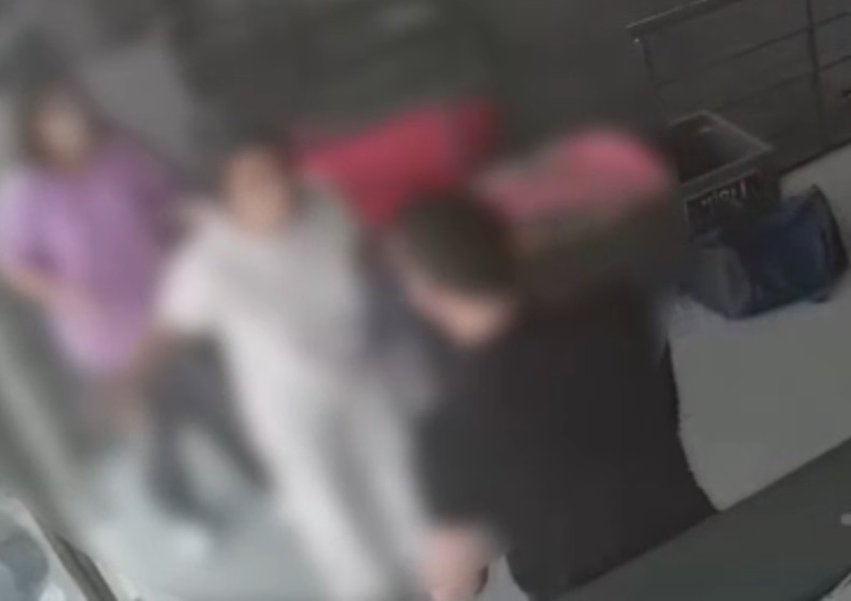 Spor salonunda boğaz sıkma kavgası kamerada