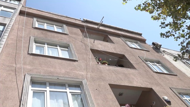 Mahalleli, Kadın Kıyafetli Hırsızı Yakalamak İçin Kovalamaca Yaşadı