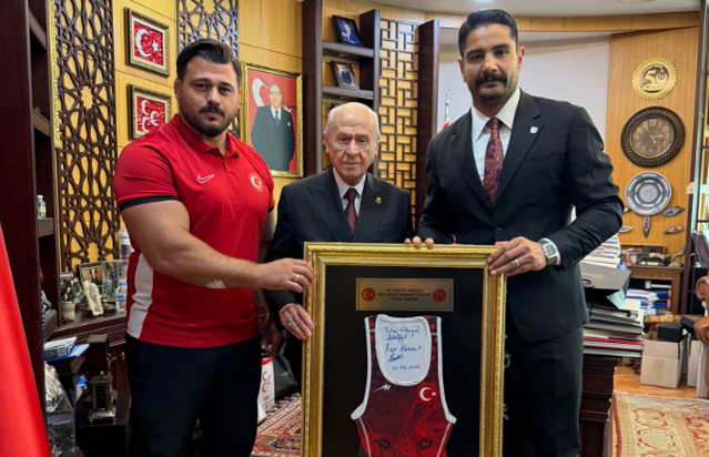 Güreş Federasyonu'ndan Bahçeli'ye Ziyaret