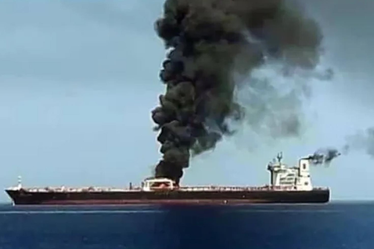 Hürmüz Boğazı\'nda bir tanker saldırıya uğradı